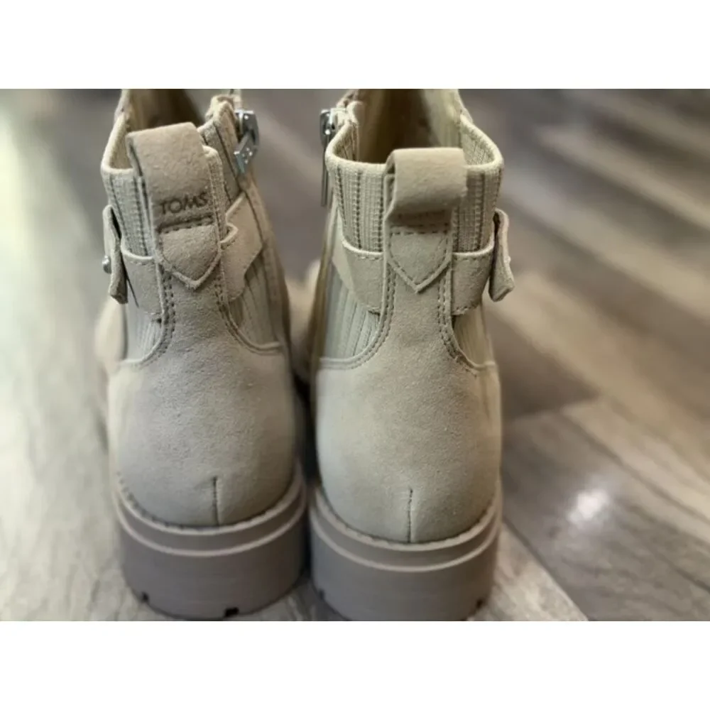 TOMS Astrid Taupe Suede Chelsea Lug Sole Ankle Boots Women’s 7 NWOB Sample